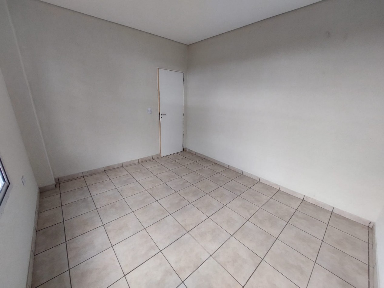 DEPARTAMENTO 2 AMB. CONTRA FRENTE  C/ ENTRADA DE AUTO