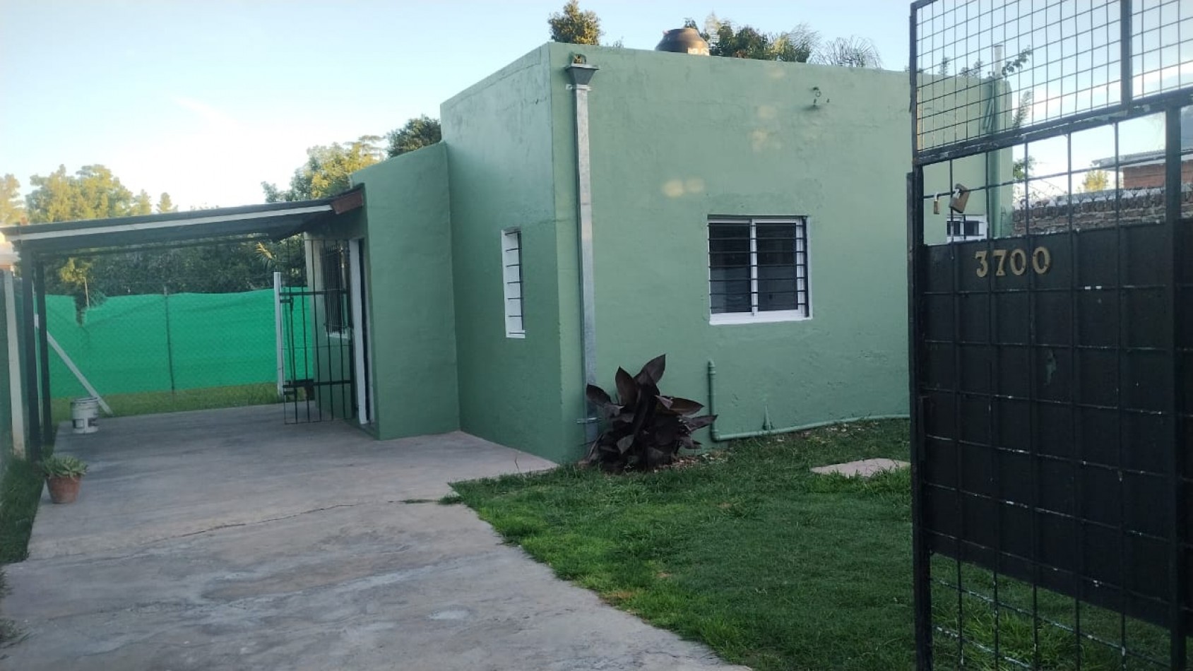 CASA AMERICANA 3 AMB. C/JARDIN  Y COCHERA