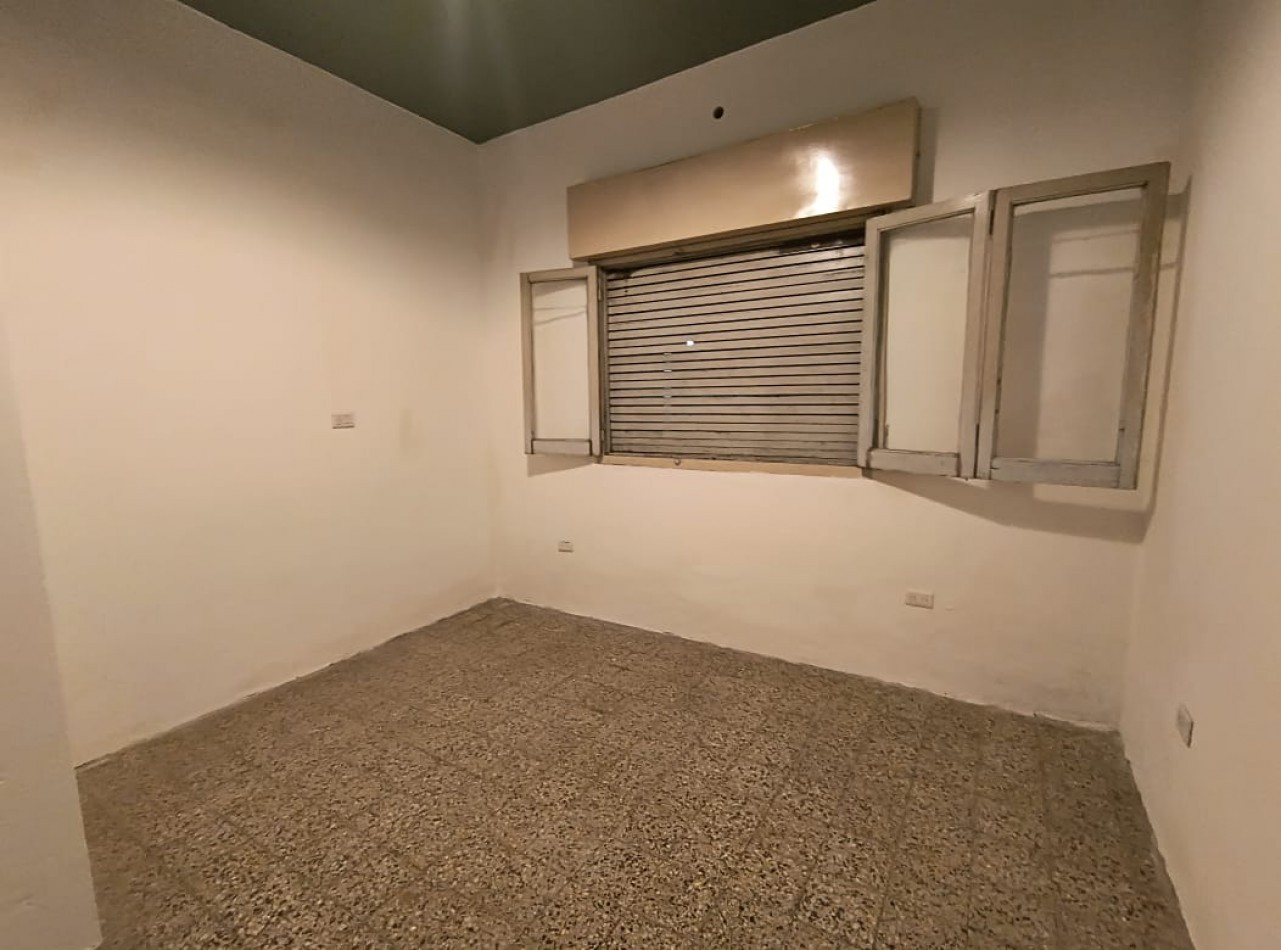 CASA AMERICANA 3 AMB. C/JARDIN  Y COCHERA