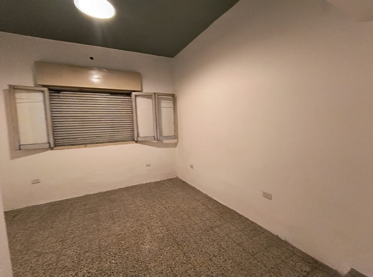 CASA AMERICANA 3 AMB. C/JARDIN  Y COCHERA