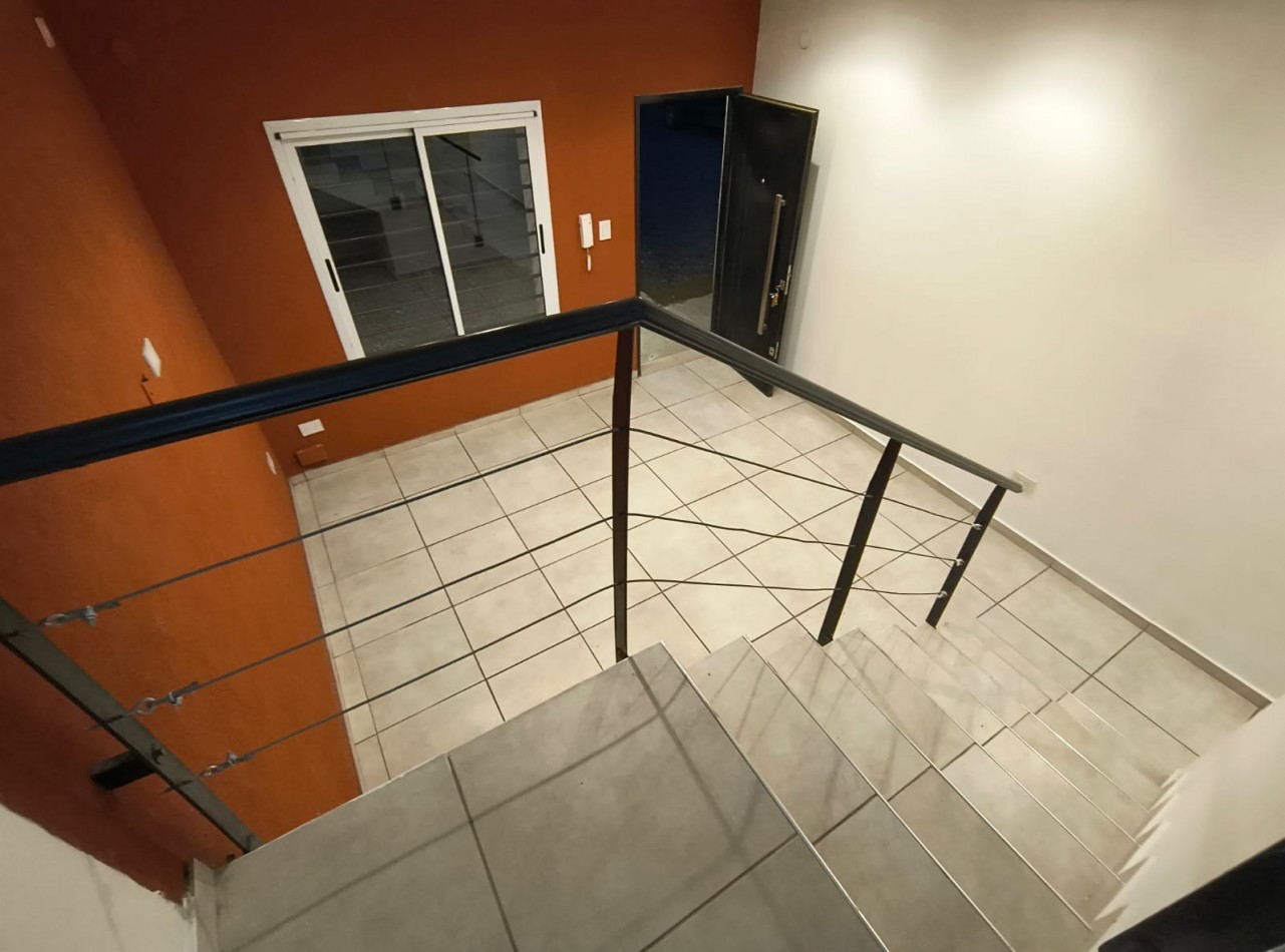 DUPLEX  3 AMB. C/ PATIO Y ENTRADA VEHICULO