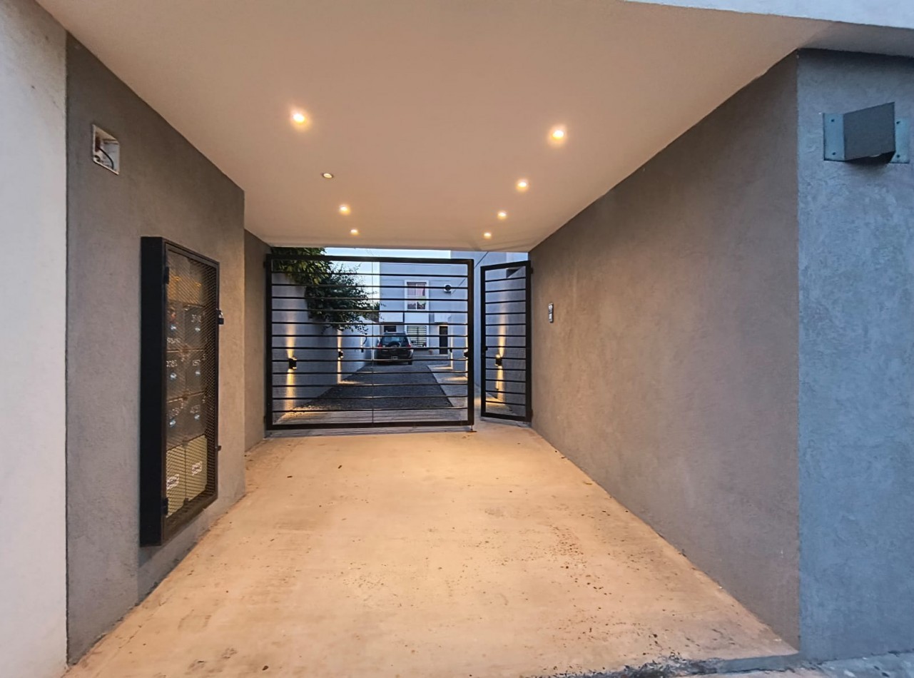 DUPLEX  3 AMB. C/ PATIO Y ENTRADA VEHICULO