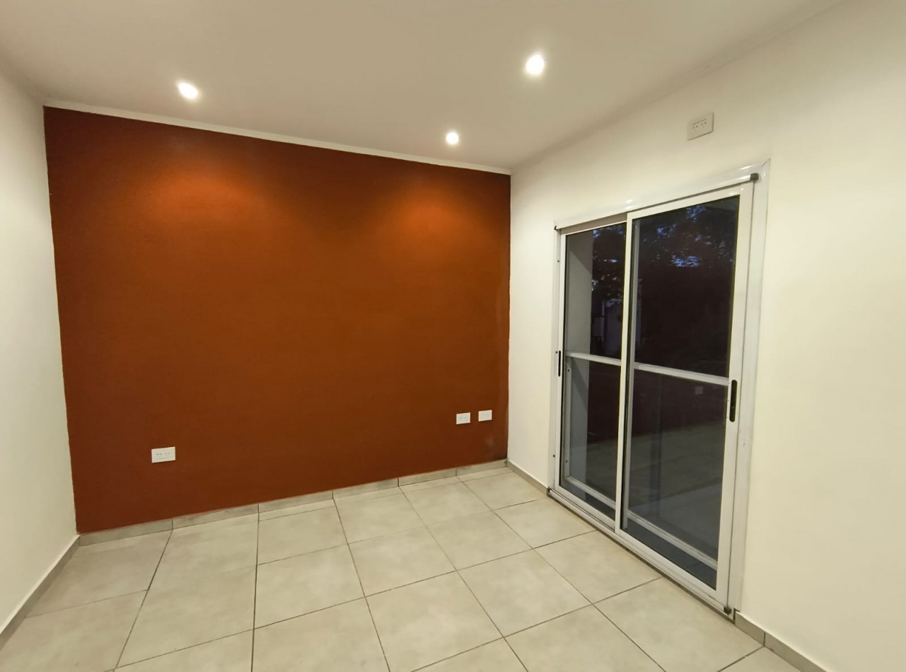 DUPLEX  3 AMB. C/ PATIO Y ENTRADA VEHICULO