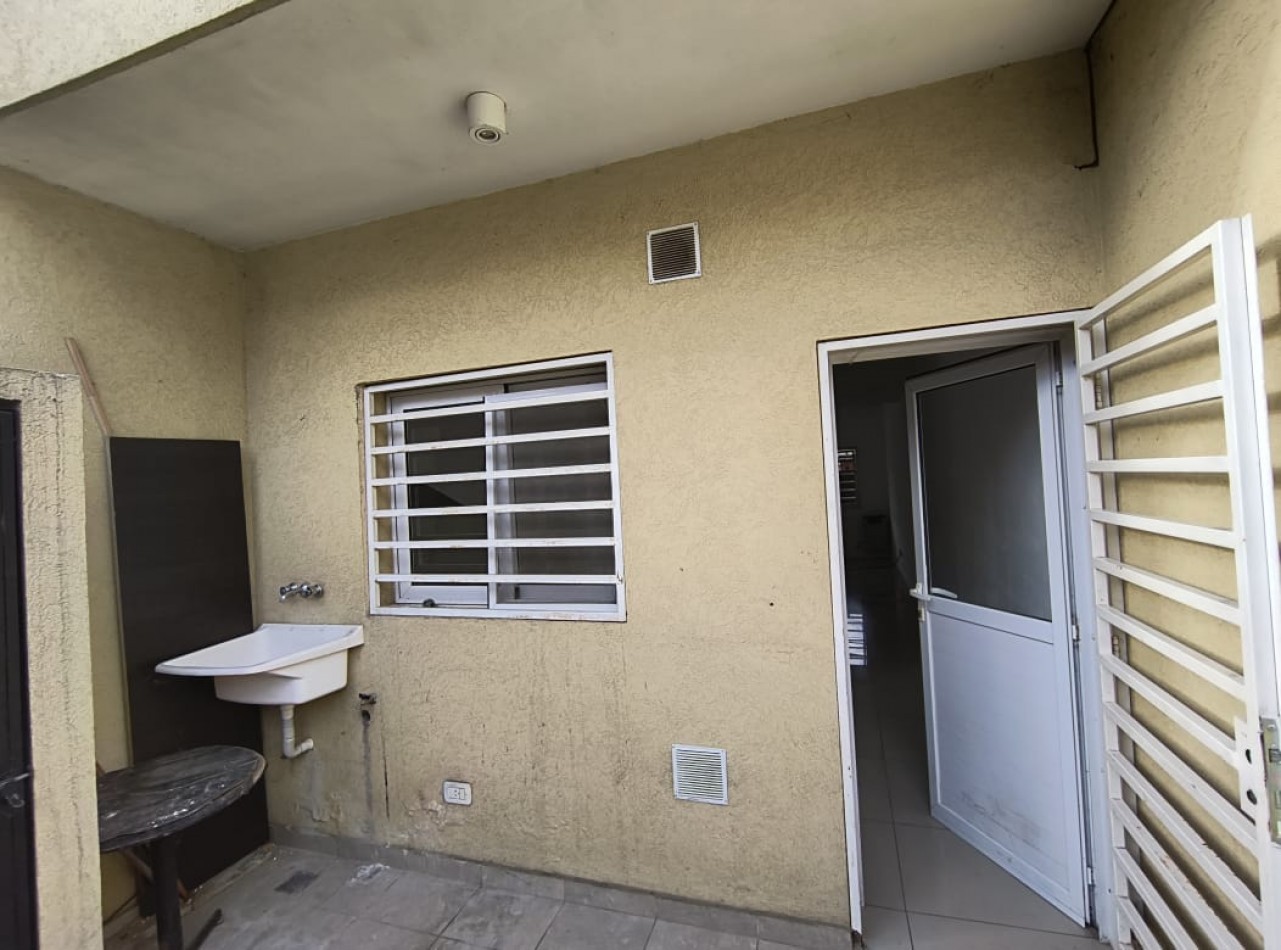 DUPLEX DE 3 AMB. PATIO/BALCON/COCHERA/QUINCHO Y PISCINA