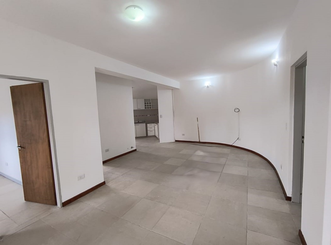 DEPARTAMENTO 4 AMB. AMPLIOS PLANTA BAJA C/ COCHERA (COMPLEJO CERRADO)