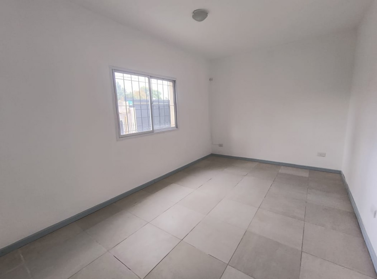 DEPARTAMENTO 4 AMB. AMPLIOS PLANTA BAJA C/ COCHERA (COMPLEJO CERRADO)