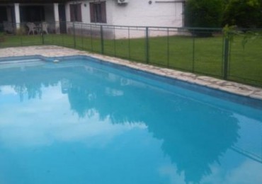 COUNTRY CUBA   EXCELENTE CHALET DE 4 AMB. C/PARQUE Y PISCINA