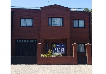 CASA 4 AMB.  GARAGE / 2 VEHICULOS/FONDO LIBRE