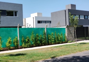 CASA DE 2 PLANTAS PARQUE/ENTRADA DE AUTO (A ESTRENAR)