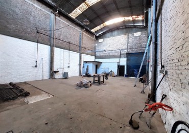 GALPON 150 M2  +  fondo libre 150 M2. C/ ENTRADA DE CAMION