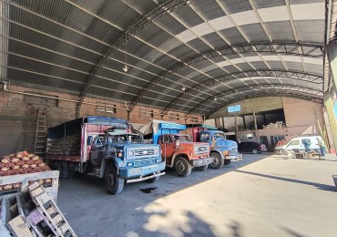 EXCLUSIVO PREDIO SOBRE RUTA 8- LOTE ESQUINA 1.800 M2. GALPON 570 M2. UNICO!!!