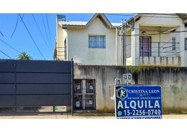 DPTO 4 AMBIENTES AMPLIO CON JARDIN Y COCHERA