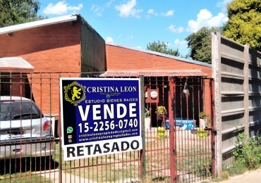 OPORTUNIDAD!!      CHALET 4 AMB. C/COCHERA Y JARDIN.