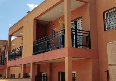DEPARTAMENTO  3 AMB.  P. BAJA C/JARDIN/ ENTRADA DE AUTO (COMPLEJO CERRADO)
