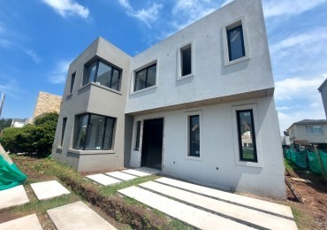 CASA 4 AMB. DOS PLANTAS A ESTRENAR (BARRIO CERRADO MAGNA)