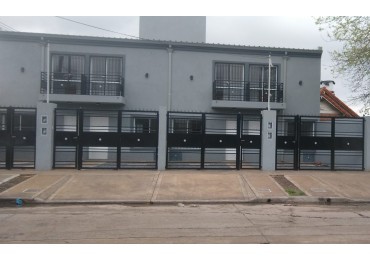 DUPLEX DE 3 AMB. C/ ENTRADA DE AUTO Y PATIO