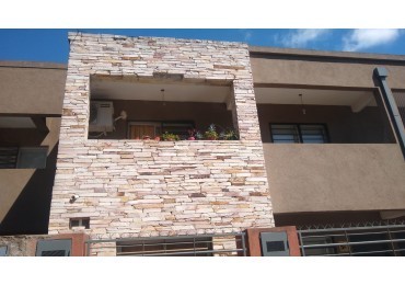 DEPARTAMENTO 2 AMB. C/ COCHERA  (COMPLEJO CERRADO)